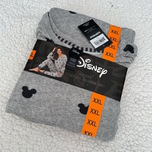 New with tags - Disney Mickey print 2 piece cozy pajama set size XXL